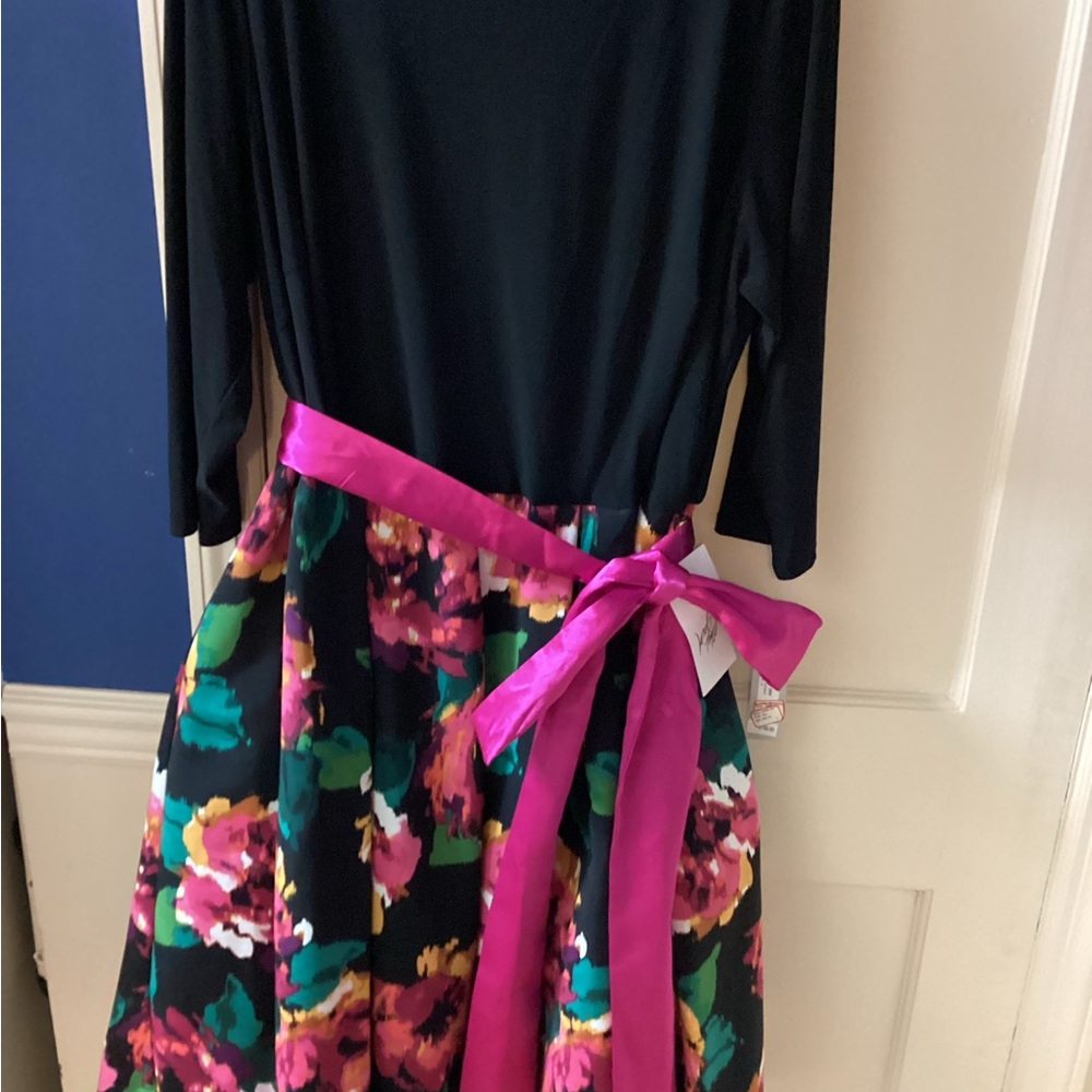 Women’s Beautiful Cocktail Dress- Size 20W-NWT